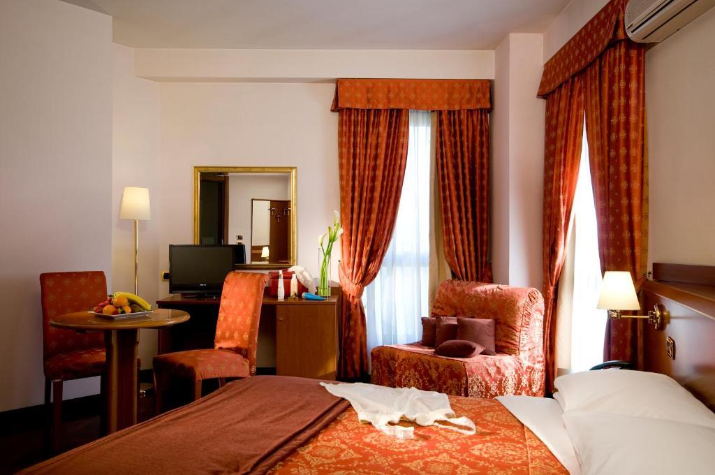Excel Hotel Roma Ciampino Марино Стая снимка